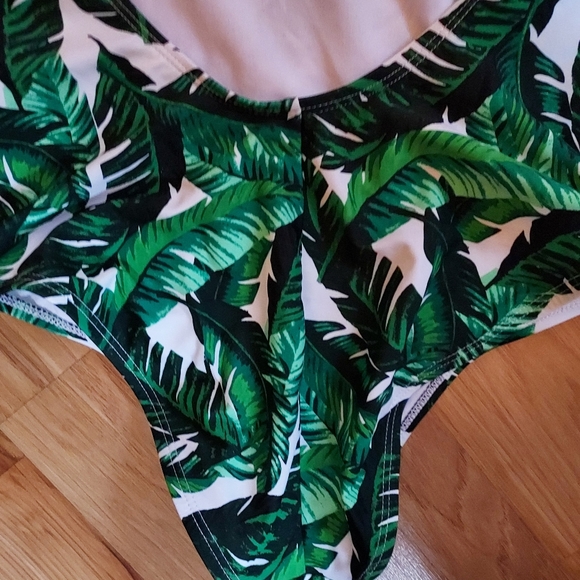 Design Lab Swim Bathing Suit Medium One Piece Green Leaf Pattern Self Bra Tropic - Picture 7 of 10